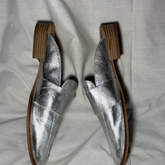 FREE PEOPLE At Ease Loafer Flats Slides Comfort Leather SILVER Size 38 or 7.5 - Picture 7 of 8